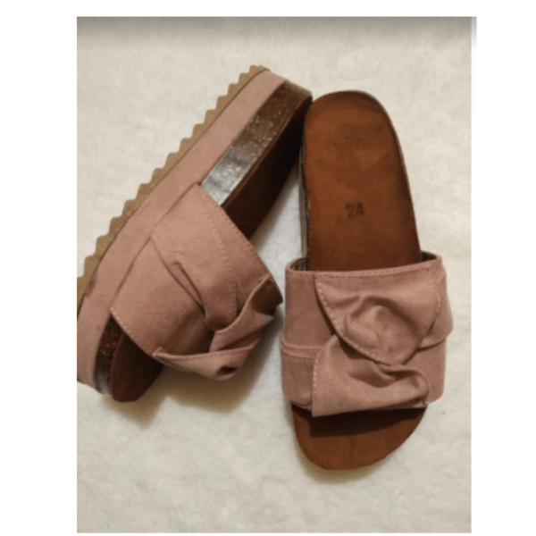 Sandals for Woman. Beige Color